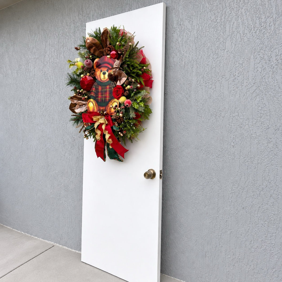 Teddy Bear Tartan Christmas Wreath – Traditional Red, Green & Gold Holiday Door Décor