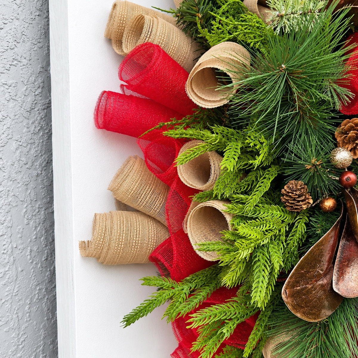 Teddy Bear Tartan Christmas Wreath – Traditional Red, Green & Gold Holiday Door Décor